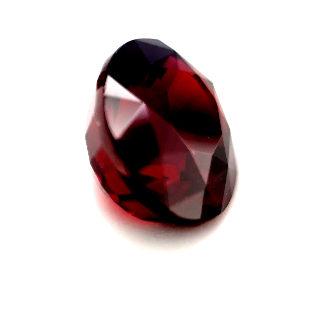 7.98 ct Oval Red Rhodolite Garnet