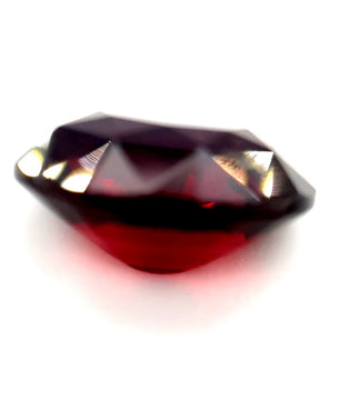 7.71 ct Oval Red Rhodolite Garnet